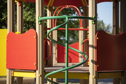 anclaje mobiliario parque infantil