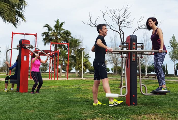 cómo utilizar las maquinas de ejercicio de los parques