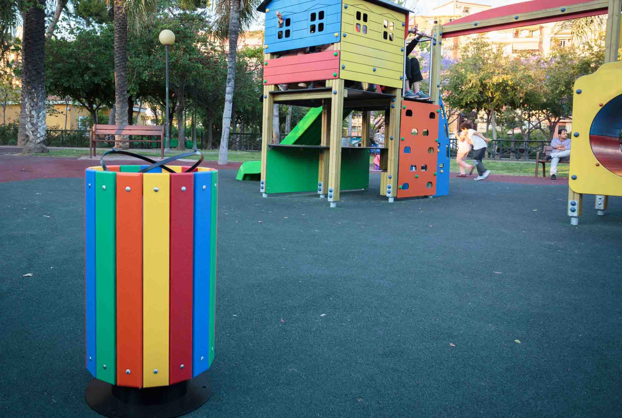 Papeleras urbanas para parques infantiles