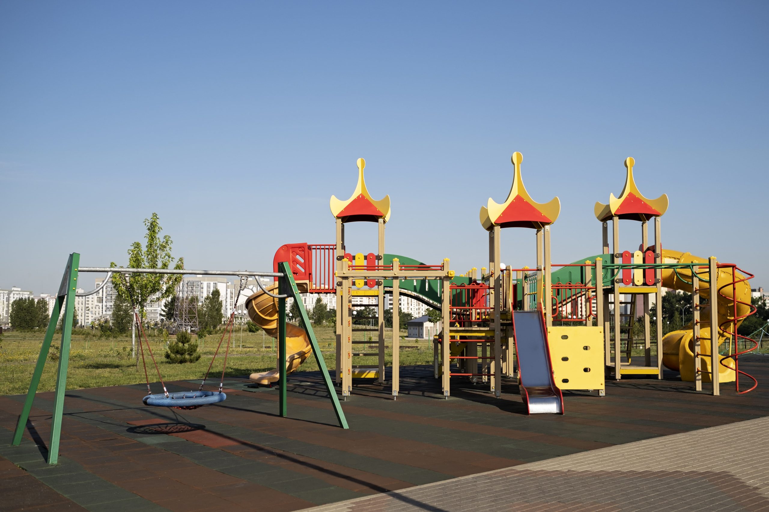 Instalación de parques infantiles de exterior. Requisitos y recomendaciones.